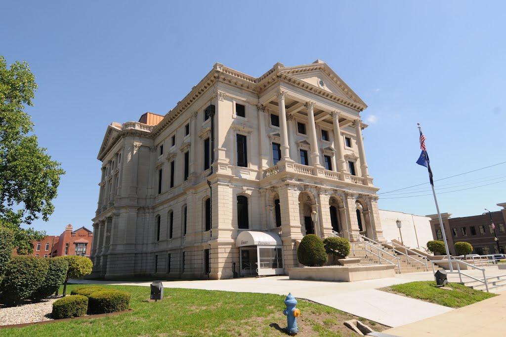 Grant Co. Courthouse (1880) Marion, IN 8-2012 by TGrier