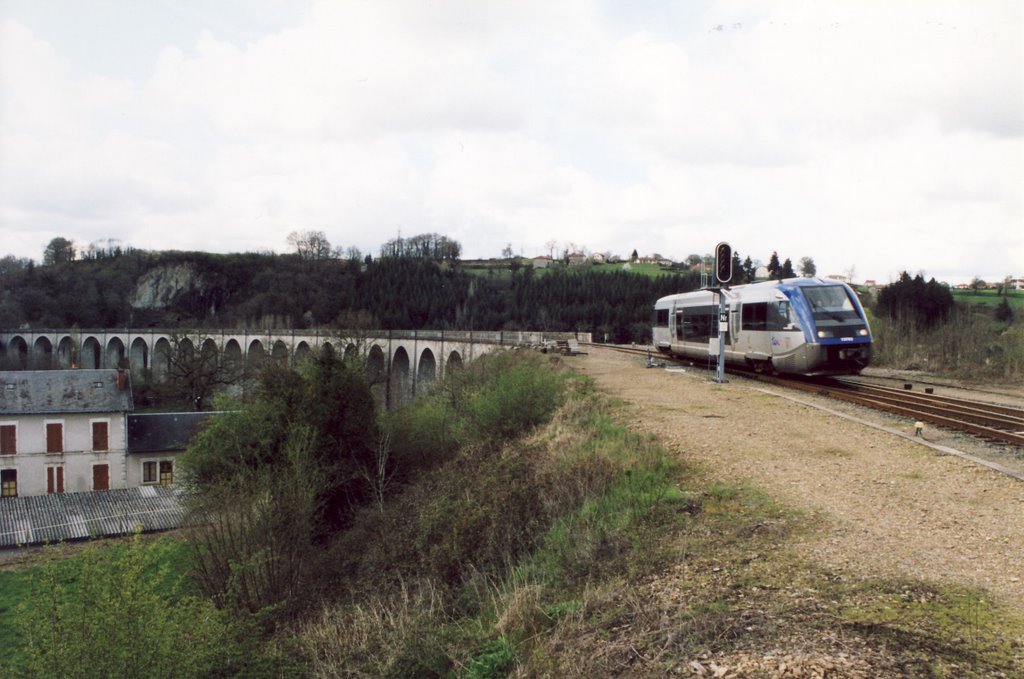 VIADUC DE ST LEONARD DE NOBLAT by Frédéric Adant