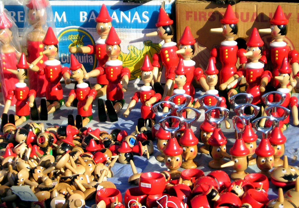 Bordighera feb07 Pinocchio and Pinocchio at the market by esseil