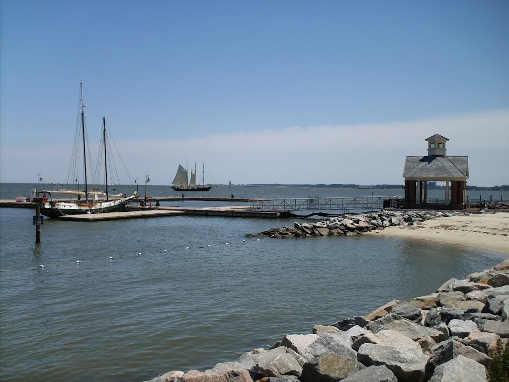 James River at Yorktown by uclynch