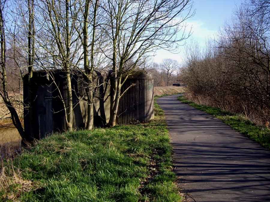 Bunkers langs Vrouwvliet by Paul Versteven