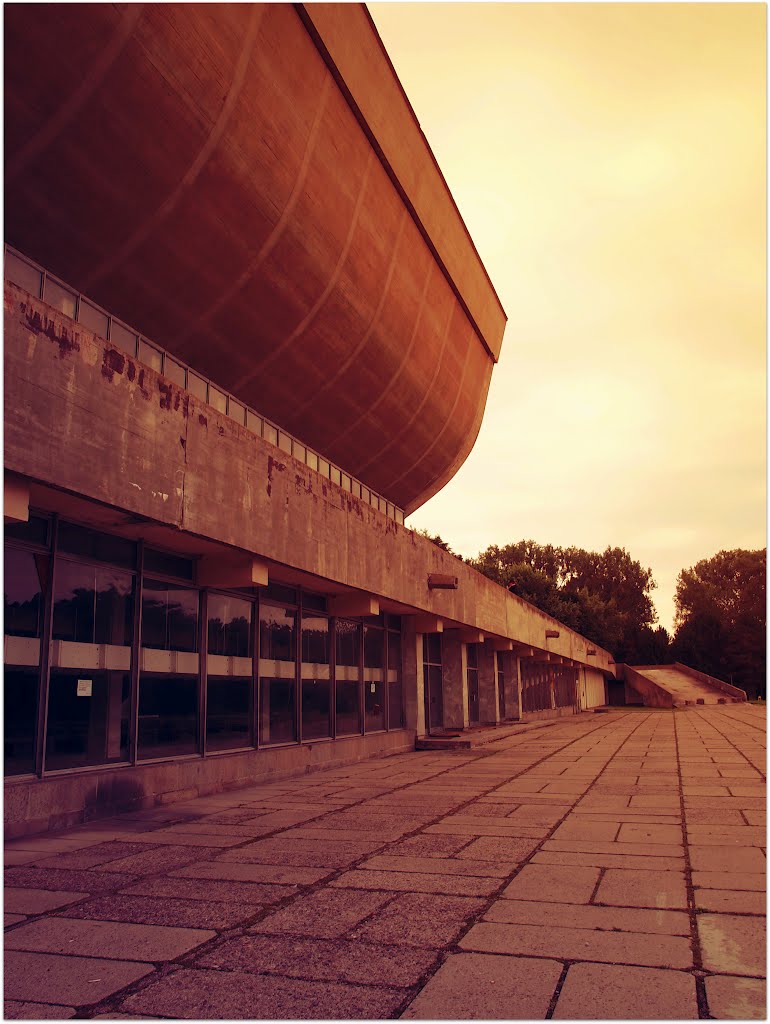 Vilnius Palace of Concerts and Sports by alvydass