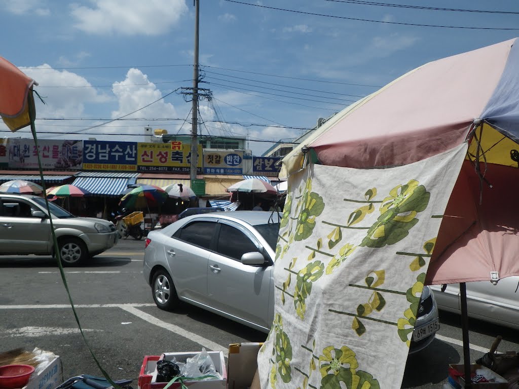 Chilseong Market by kajikawa