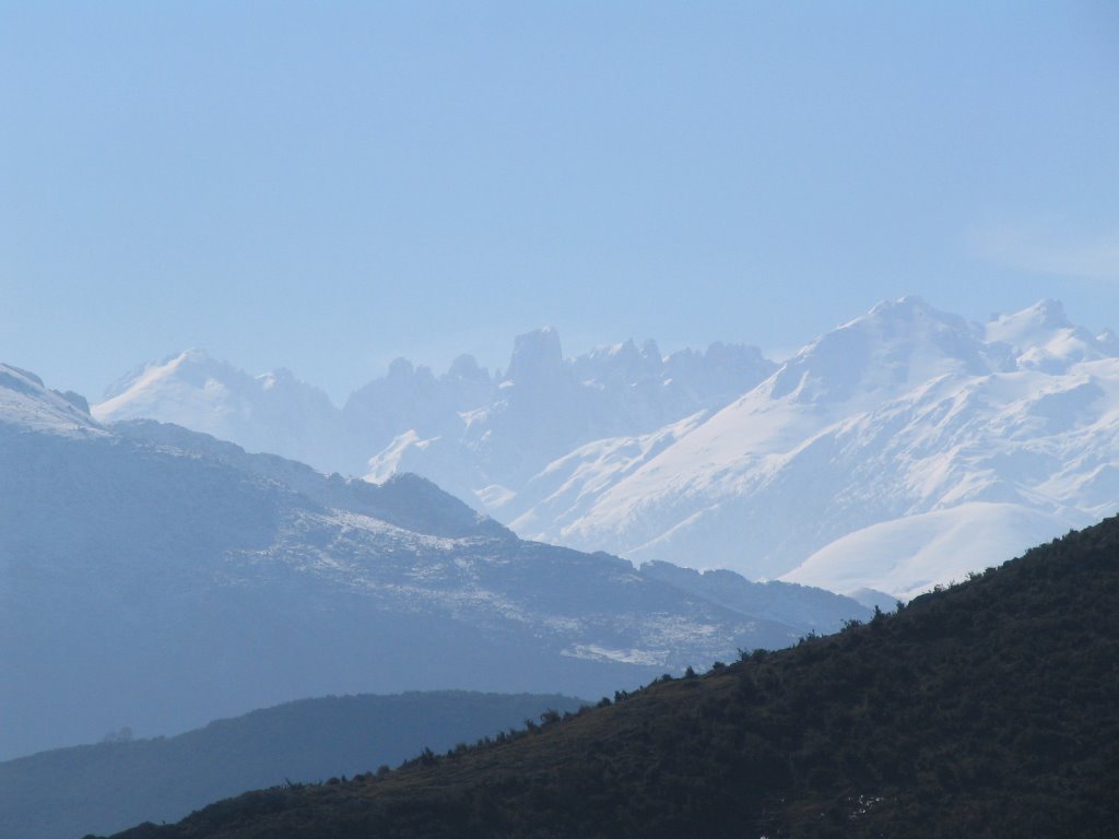 Zona del Naranjo vista desde Los Carriles.Llanes. Principado de Asturias. by Valentín Enrique