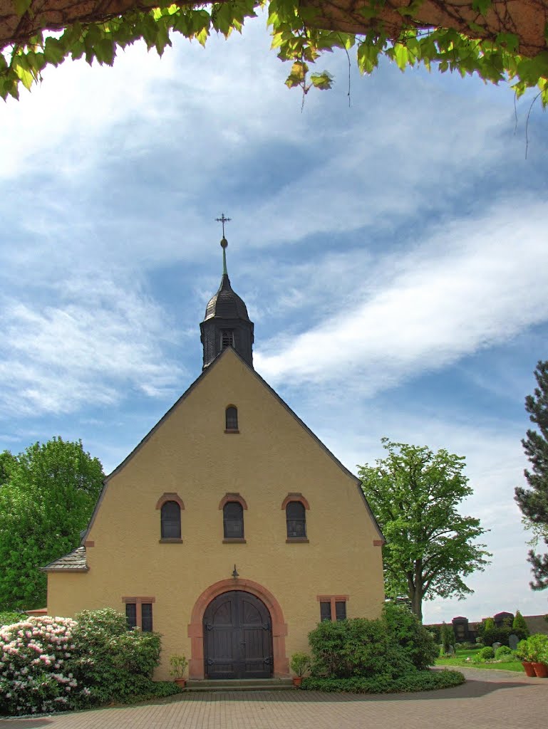 Geringswalde - Friedhofskapelle by Rudolf Henkel