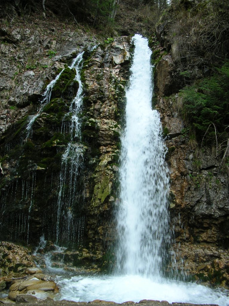 Busteni - Cascada Urlatoarea by thegreatlider77