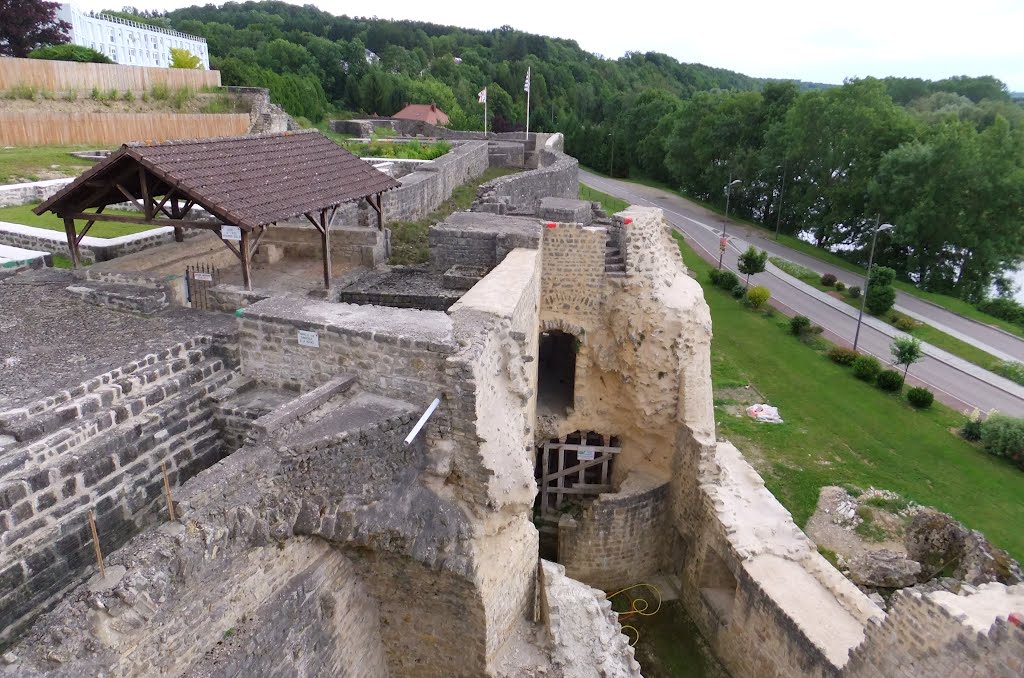 Châtel-sur-Moselle rénovation du château 2012 by Nidoo