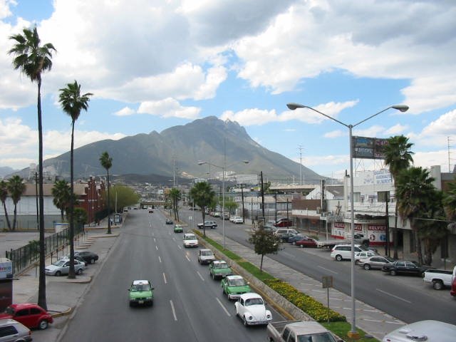 Monterrey Madero y Heroes de Nacozari vista al Este by ivanmonterrey