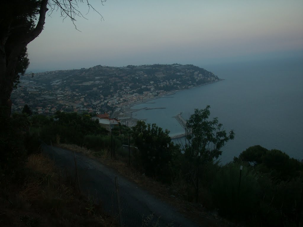 Bordighera visto desde gasolinera Agip- A10, Bordighera Sur by VeTeNe