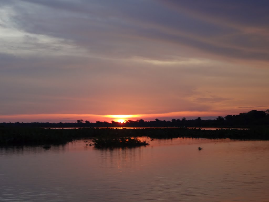 Atardecer cienega de pijiño by raul jaramillo