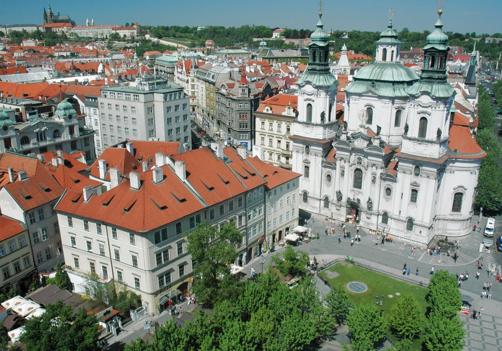 Old Town Square & St. Nicholas Church by jmunsie