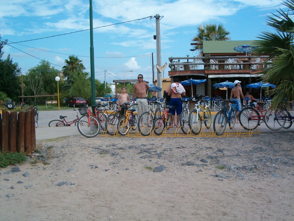 Bicicletero Playa by Gabriel Culasso