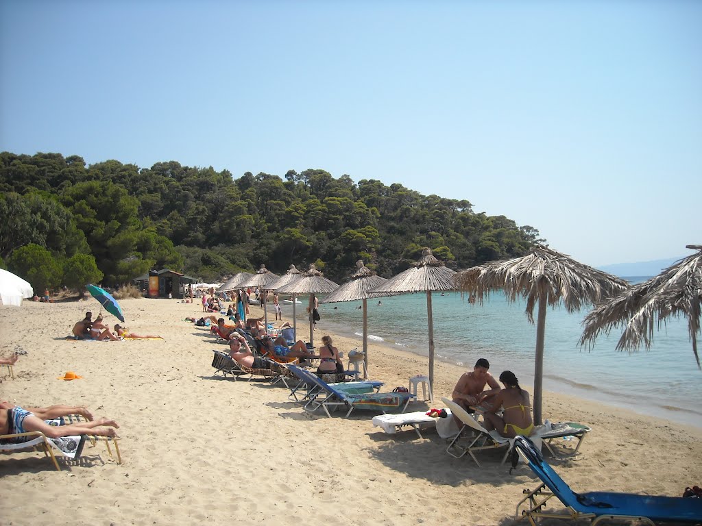 Beach at Tsougria island, Greece. by PetrosGR