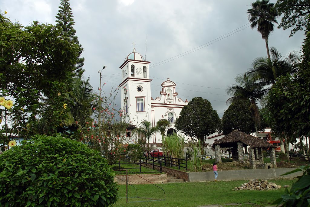 La Iglesia, parque central, Macanal by alvaro espinel