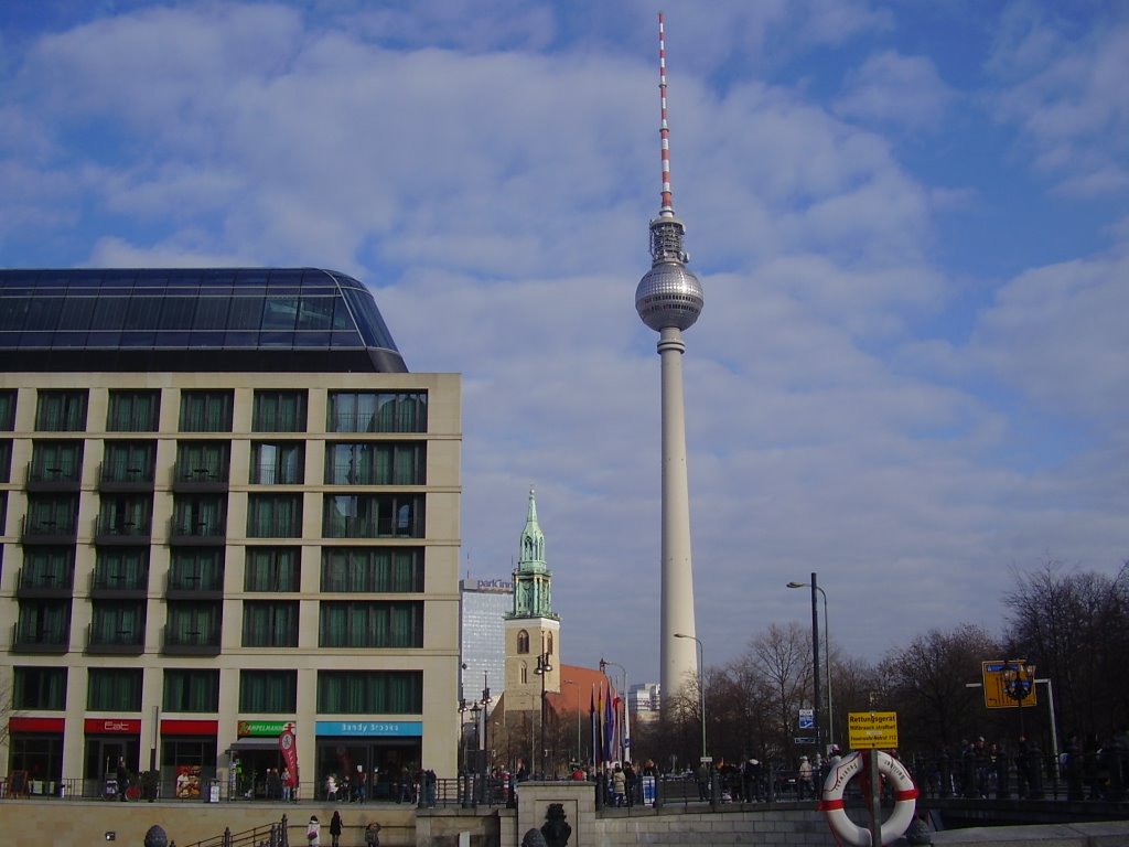 Fernsehturm en Marienkirche by Waldo Gadellaa