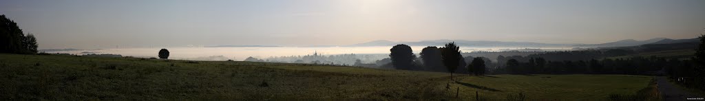 Morgennebel über Bertsdorf und Zittau_pano by Karsten Schiller