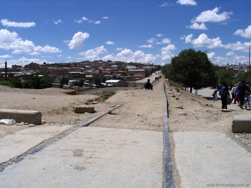 Vía de Tren a Villazón Bolivia by dbuonamico