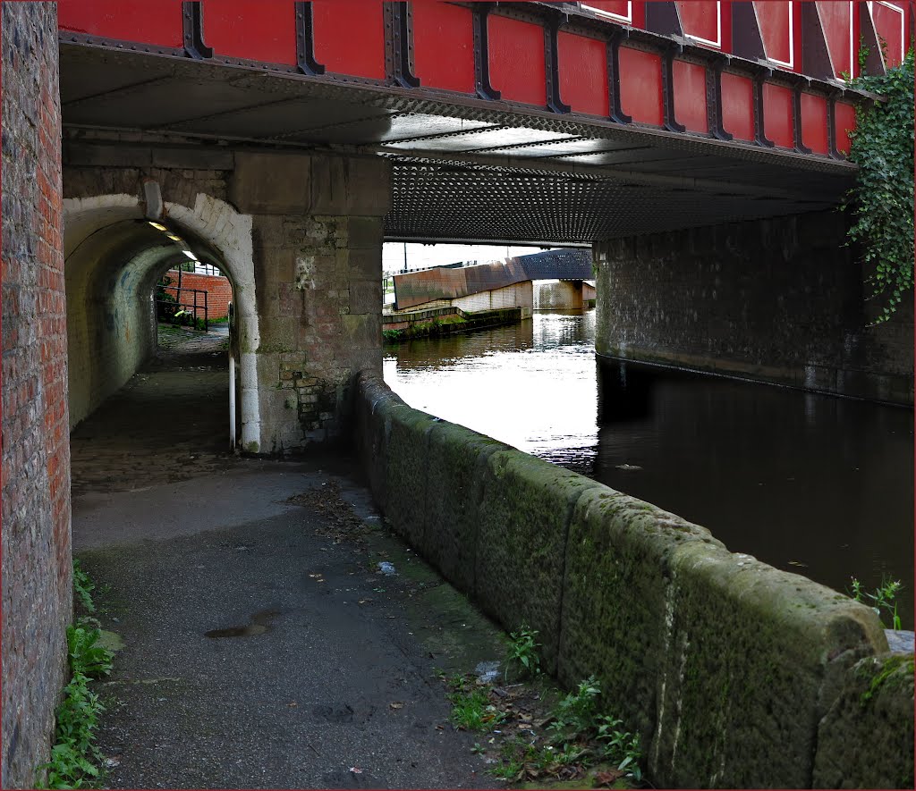 New Union Street Bridge over Rochdale Canal by Peter Downes