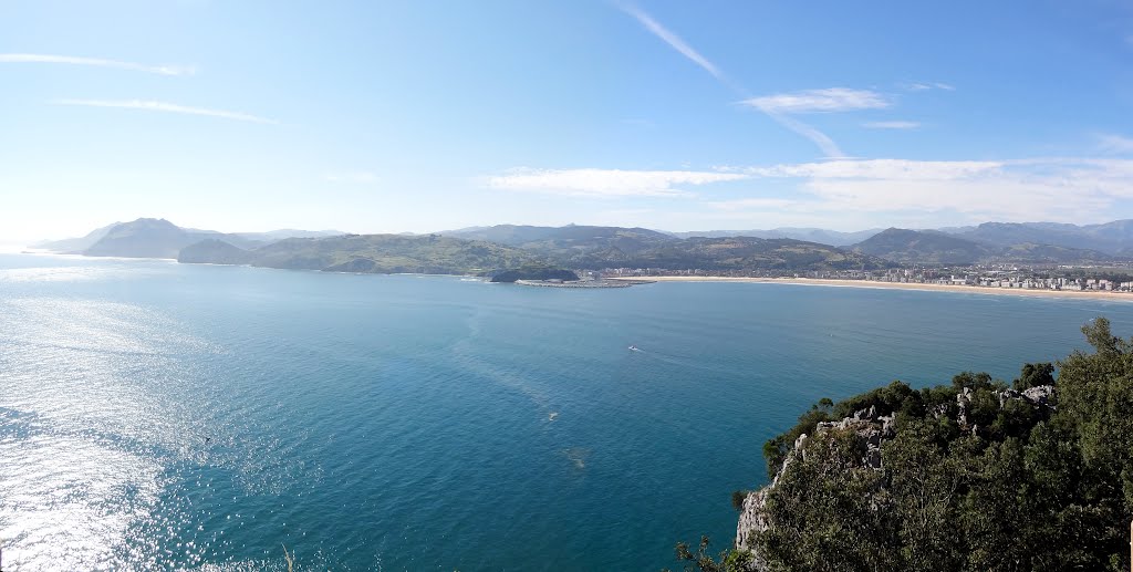 Contraluz -desde cerro Buciero- a la entrada de Laredo. by ljimen3