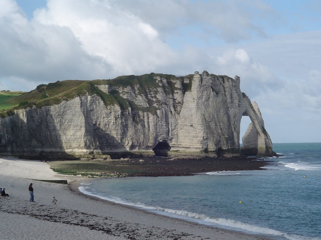 Etretat falaise by Philippe Poupon