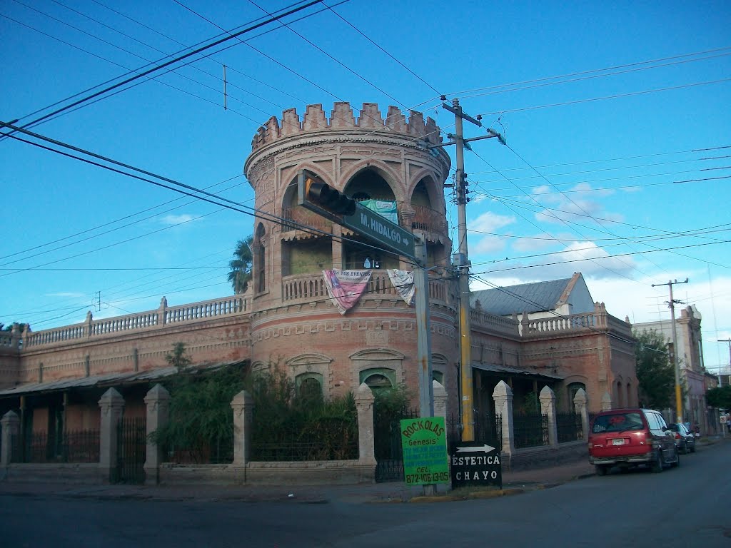 Casa Antigua en San Pedro by fernando yates