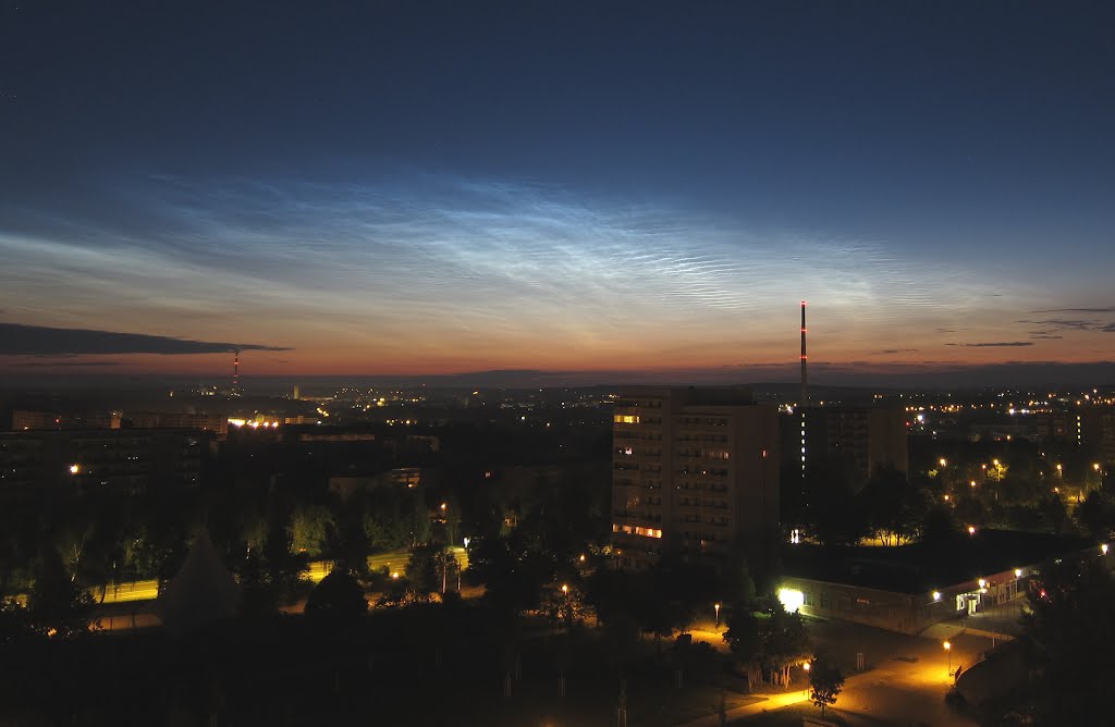 Leuchtende Nachtwolken (NLC noctilucent clouds) 90 min. vor Sonnenaufgang by klaus81