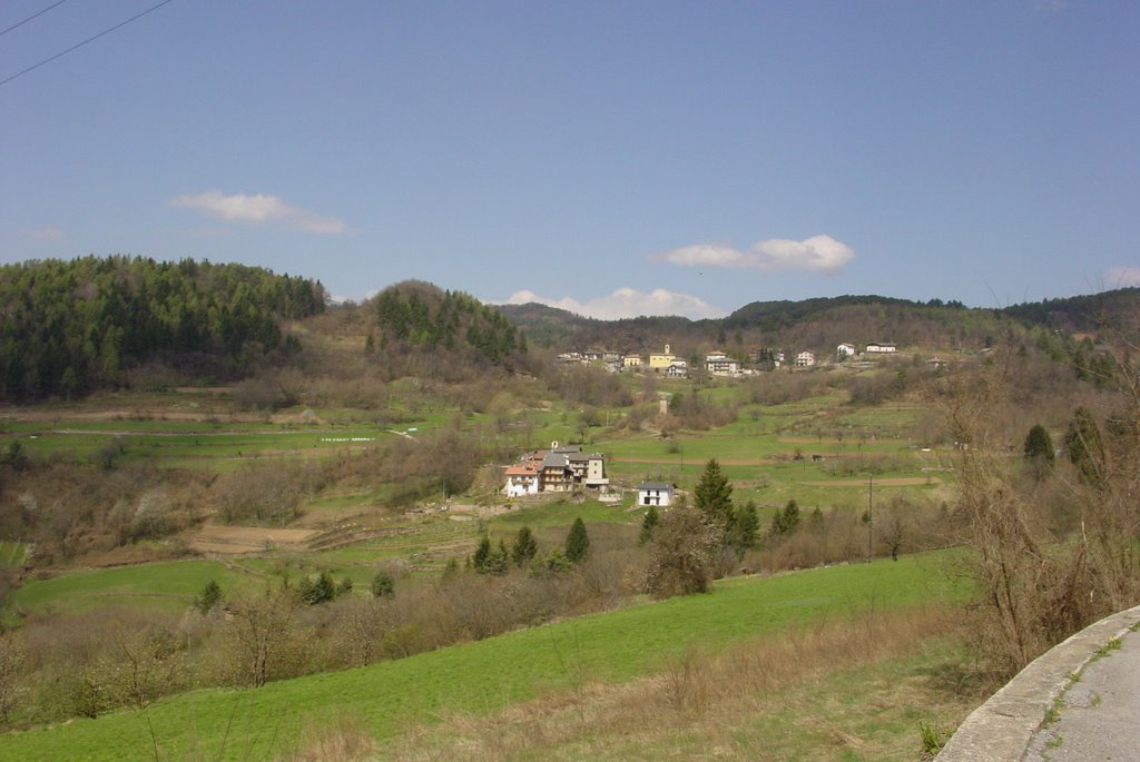 Le Fratte e sullo sfondo Bosco frazione del Comune di Civezzano by Francesco Giacomoni