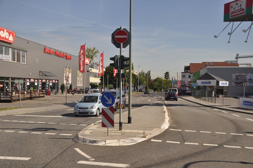 Kriftel : Gutenbergstraße by A Photographer