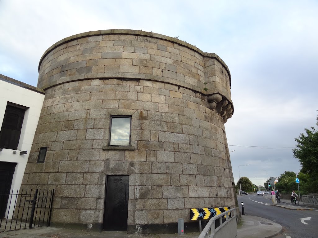 MARTELLO TOWER - PEMBROKE EAST - in BHAILE ÁTHA CLÍATH (DUBLIN) - IRELAND by Ana F. S. Galvão