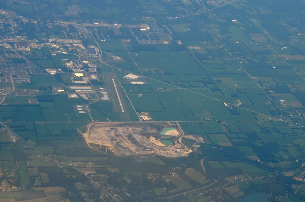 Delaware Municipal Airport by Buddy Rogers