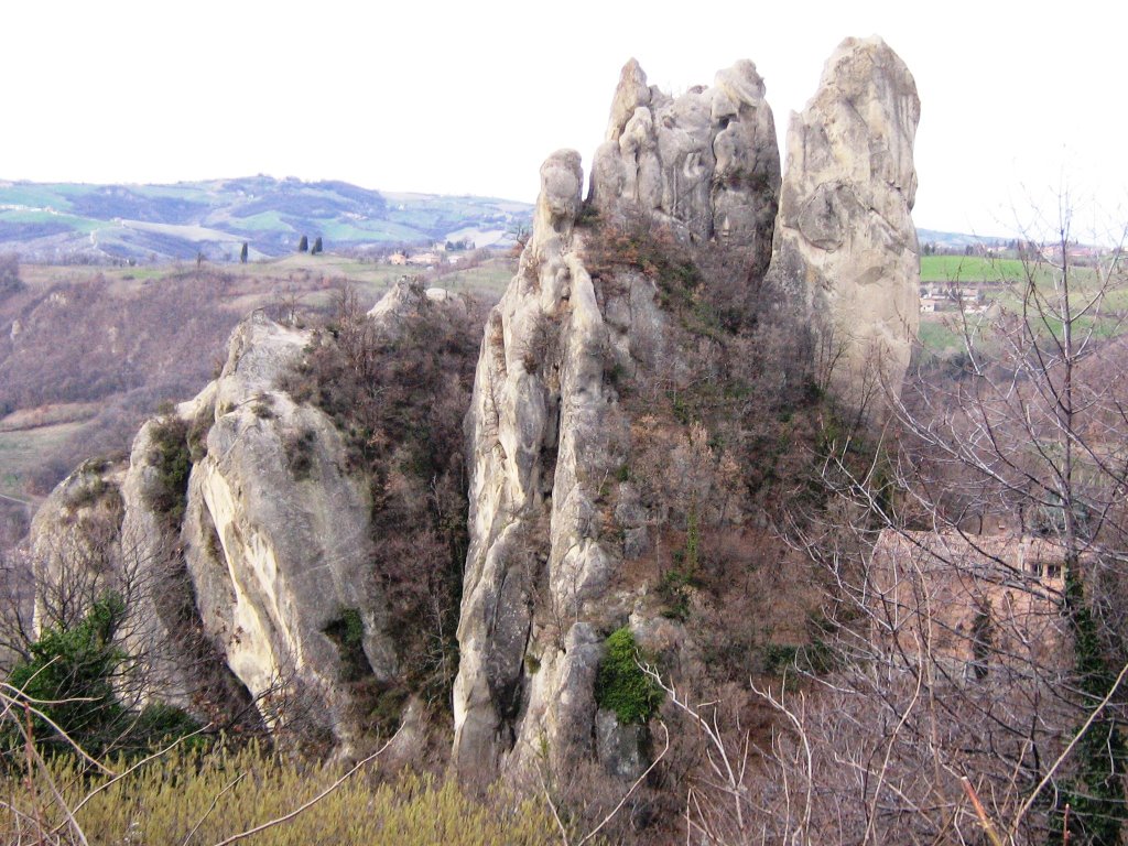 Sperone Nord dei Sassi di Roccamalatina by Matteo Benevelli