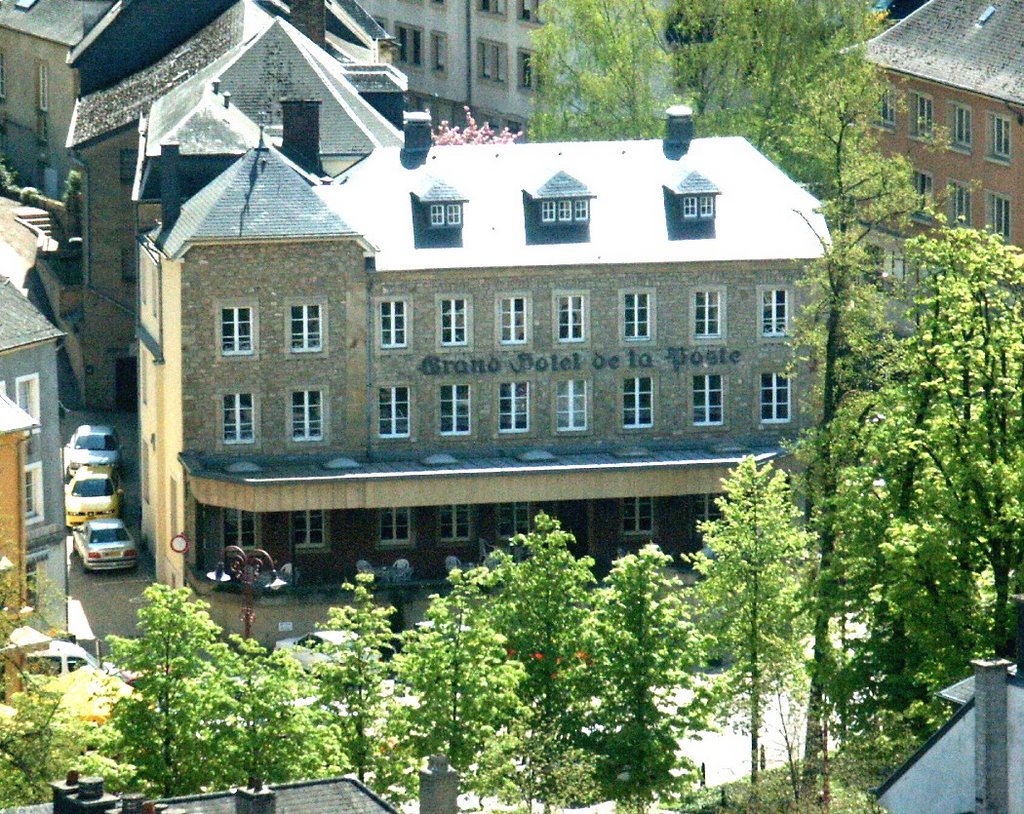 Hotel de la poste, vue du château de Larochette by mtlu