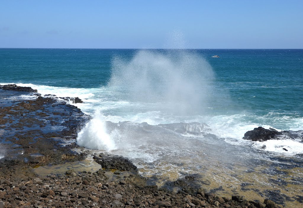 Spouting Horn, Kauai, Hawaii by ElaineChow