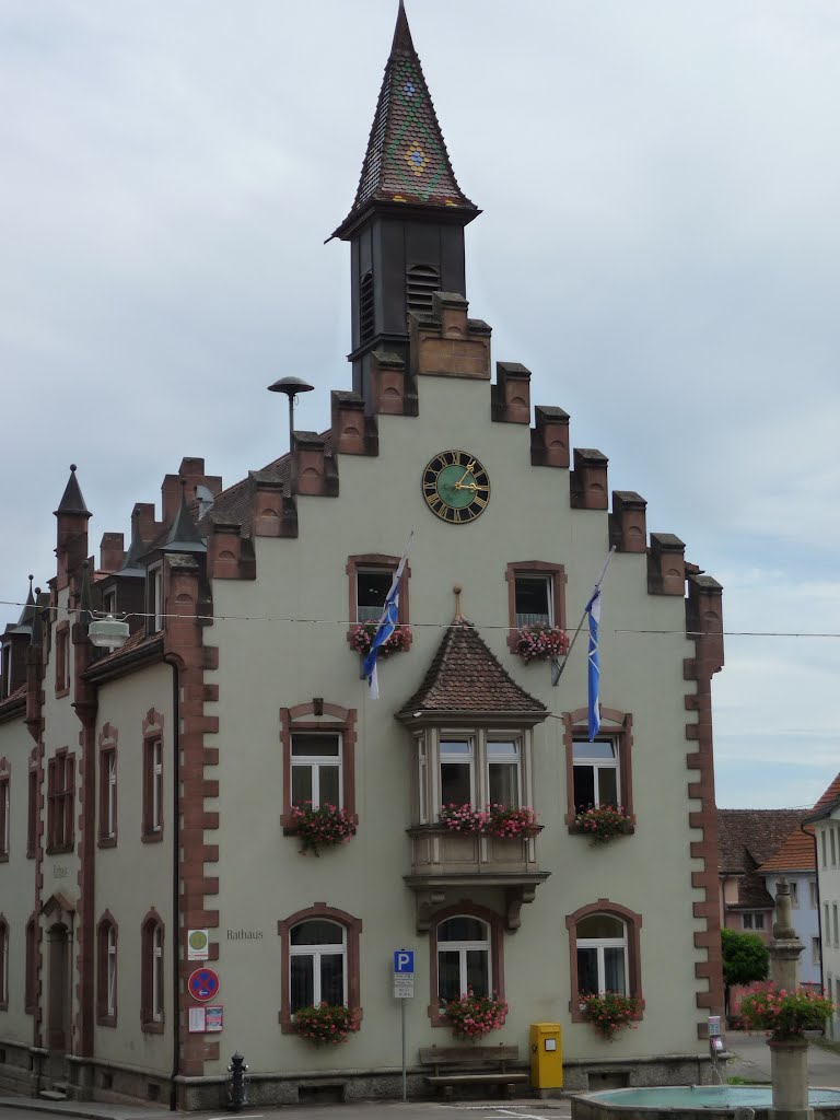 Das stolze Rathaus von Stühlingen by bienenritter