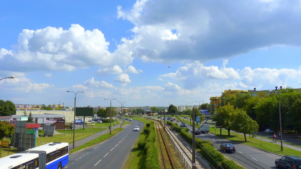 Bydgoszcz - widok z kładki nad ulicą Aleja Wojska Polskiego. by Kazimierz .Mendlik