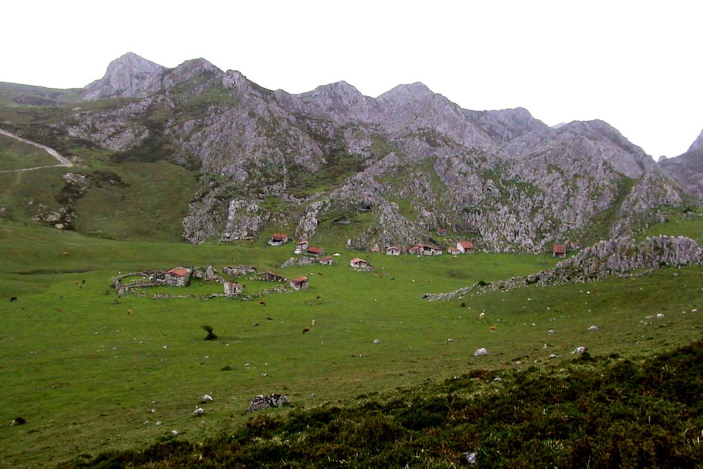 Belbín, cerca Lago Ercina. Cangas de Onís. Principado de Asturias. by Valentin Enrique Fer…