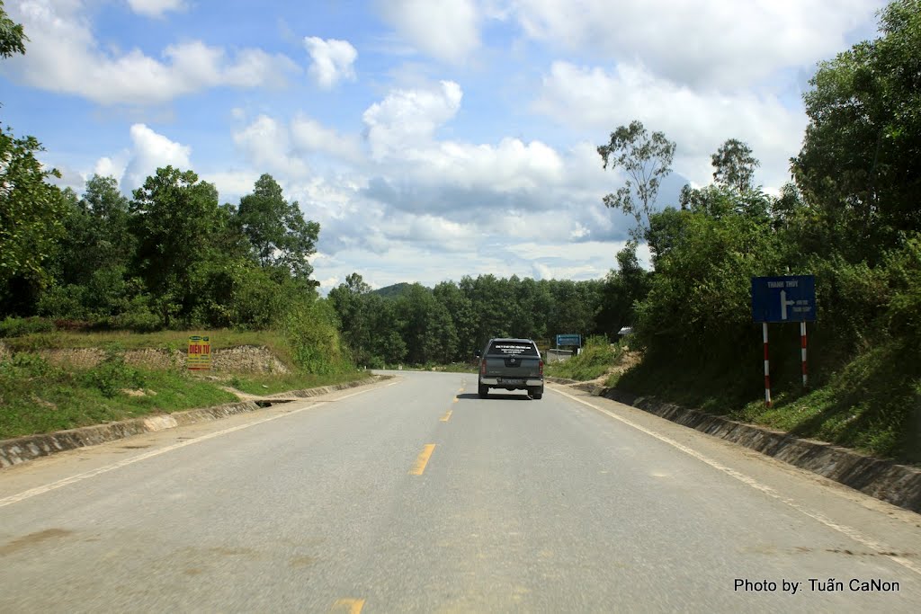 Trên đường Hồ Chí Minh by Tuấn Canon