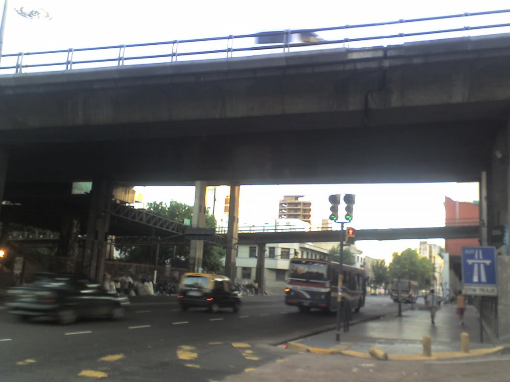 Paseo Colón debajo de la Autopista by Nick9689