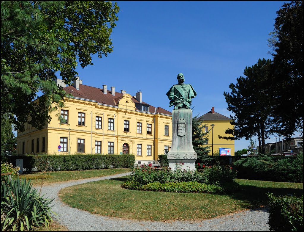 Kaiser Franz Josef-Denkmal in Bruckneudorf by Robert Heilinger