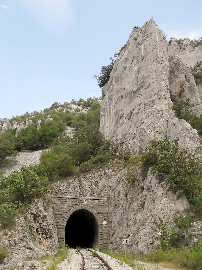 Vela Draga-tunel by Jan Schaffer