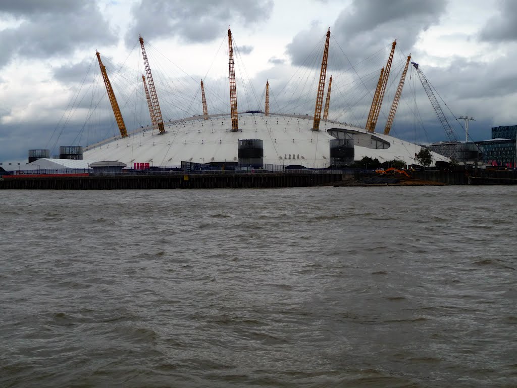 O2 taken from Thames Clipper by Nick Weall