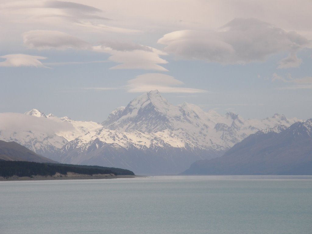 Lake Pukaki and Mt Cook by kaarvea