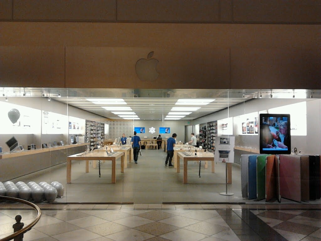 Apple Store Hilsdale by Tetsuo.KMR