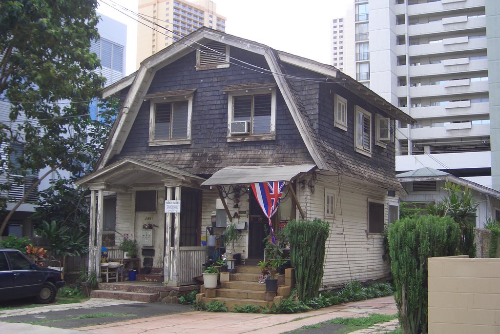 House in Waikiki by Richard Ainsworth