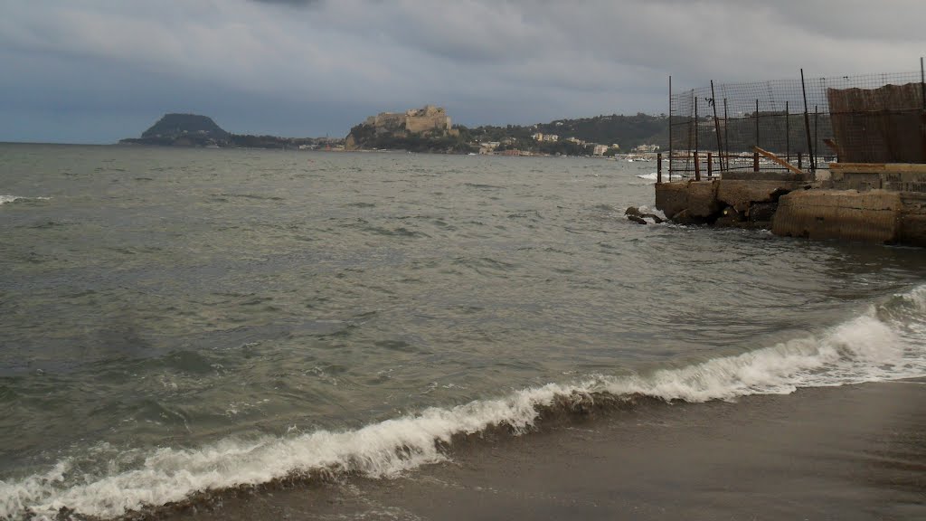 Panorama dalla spiaggia di Lucrino by marvis77