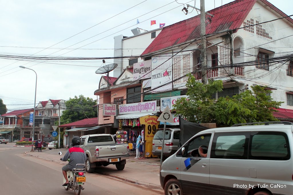 Street in Vientiane by Tuấn Canon