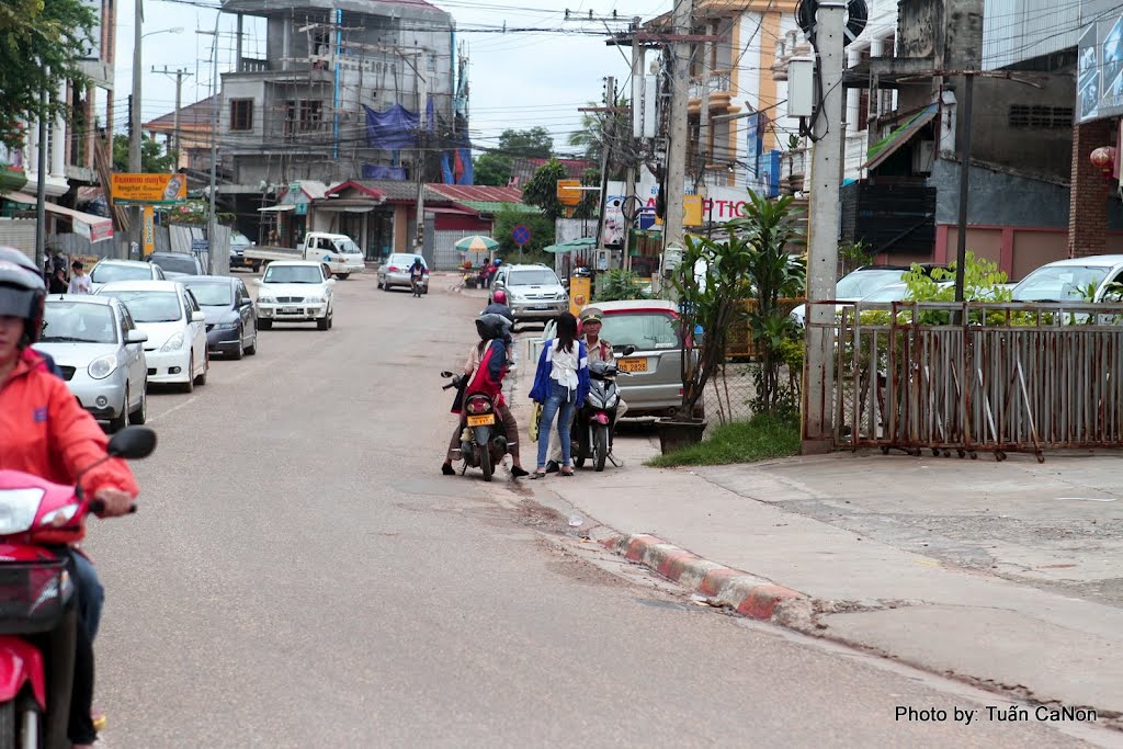 Street in Vientiane by Tuấn Canon