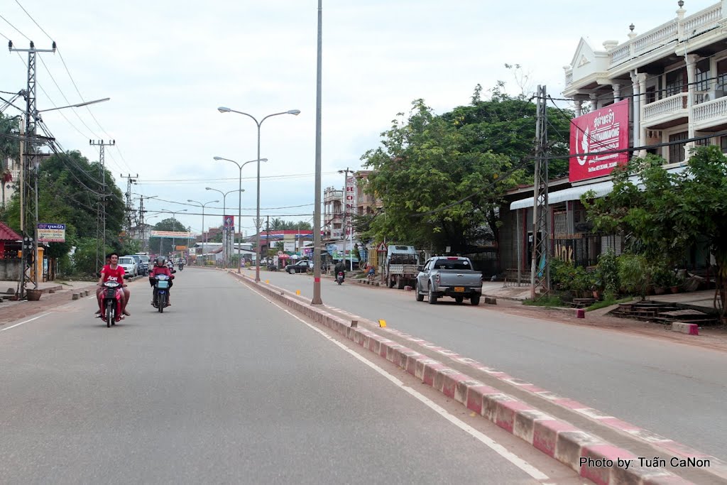 Street in Vientiane by Tuấn Canon