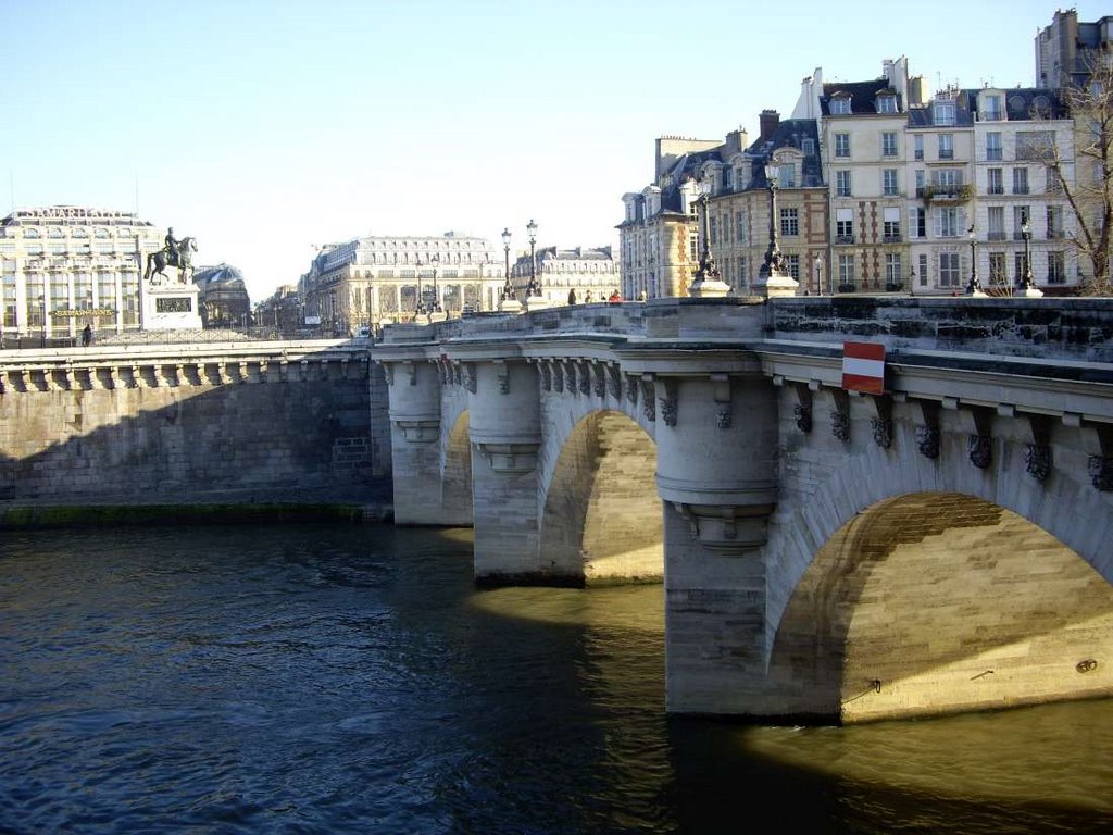 Saint-Germain-l'Auxerrois, Paris, France by anteyrus