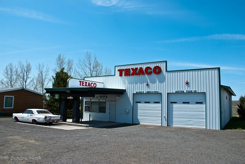 Old Texaco Gas Station in Shaniko by www.canyonmurmel.de